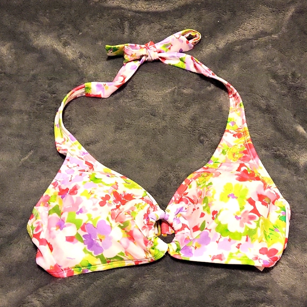 SHADE AND SHORE WOMEN'S FLORAL BIKINI TOP. NWT/ SMALL (4-6)
